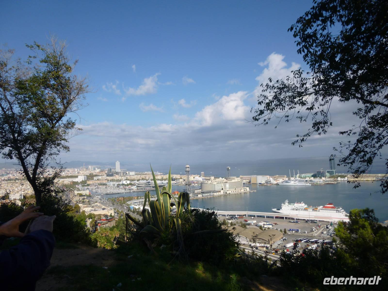 Blick vom Montjuic auf den Hafen