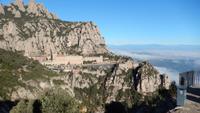 Blick vom Bergkreuz auf Montserrat