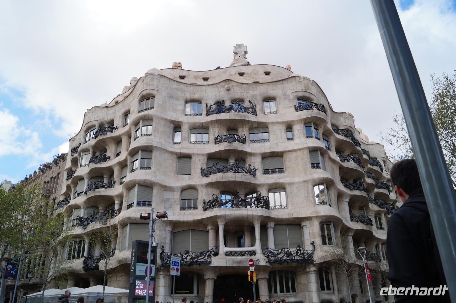 Casa Milà oder La Pedrera (der Steinbruch)