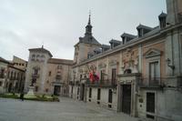 Madrid, Plaza de la Villa mit dem Palast des Kardinal Cisneros (Hintergrund) und dem ehem. Rathaus (rechts) 