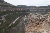 Reste der Stadtmauer und Schlucht des Júcar 
