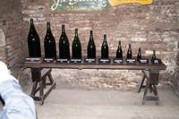 Vom Piccolöchen bis zur Megahyperjumboriesensektflasche