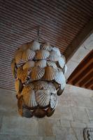 08-10-2016 Salamanca, Casa de las Conchas - Lampe aus Jakobsmuscheln