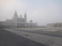 im Innenhof des Königspalasts in Madrid