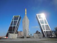Puerta de Europa Frontalansicht in Madrid