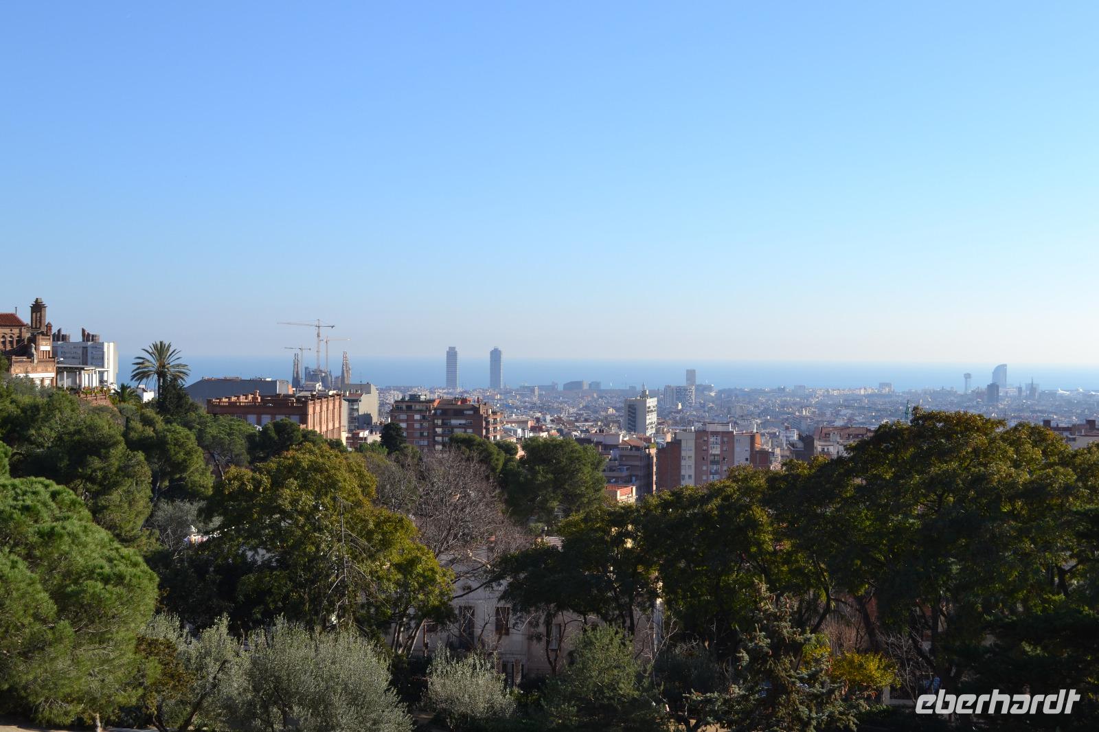 Blick vom Park Güell zum Meer