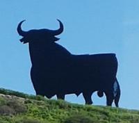 Stier am Autobahn in Andalusien