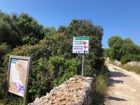 Wanderung von Es Migjorn Gran an den Strand von Cala Galdana
