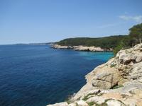Wanderung von Es Migjorn Gran an den Strand von Cala Galdana