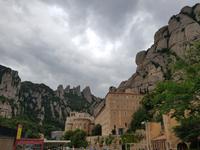 Kloster und Wanderund in Montserrat Berglandschaft (8)