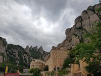 Kloster und Wanderund in Montserrat Berglandschaft (9)