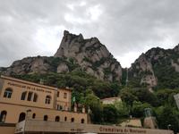 Kloster und Wanderund in Montserrat Berglandschaft (12)