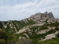 Kloster und Wanderund in Montserrat Berglandschaft (17)