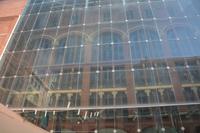 Vor dem Palau de la Mùsica Catalana-Ergänzung Oscar Tusquets