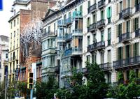 Blick auf Fundacio Antonio Tàpies mit Drahtskulptur Wolke und Stuhl