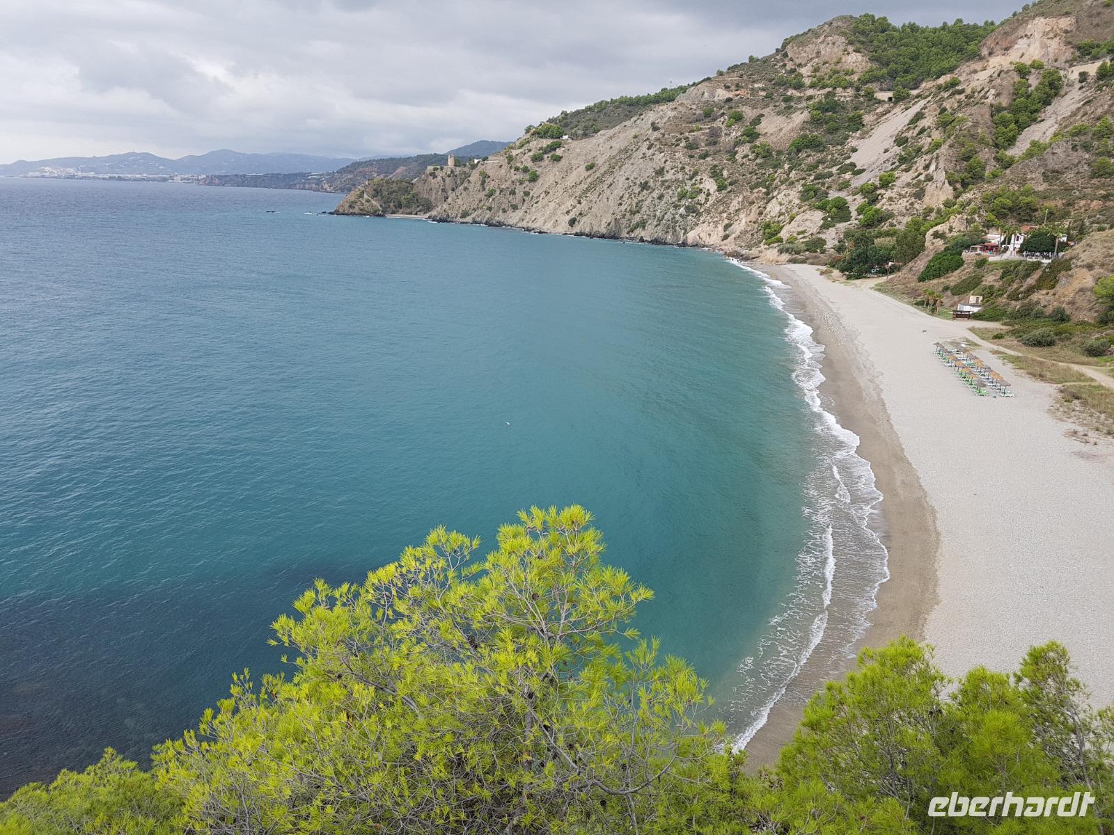 Wanderung an der Küste bei Maro und Cerro Gordo Steilküste und Strand bei Nerja (8)