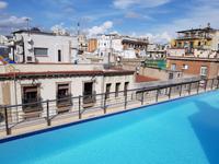 Pool im Hotel Barcelona Catedral (1)