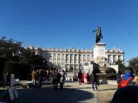 vor dem Königspalast in Madrid