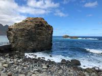 Küste am Fuße des Anagagebirges