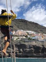 Segelschiff vor den Steilküsten von Los Gigantes
