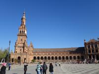 Spaziergang durch den Plaza España in Sevilla 