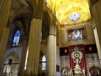  Kathedrale Santa Maria de la Sede mit ihrem bekannten Glockenturm Giralda in Sevilla (4)