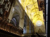  Kathedrale Santa Maria de la Sede mit ihrem bekannten Glockenturm Giralda in Sevilla (5)