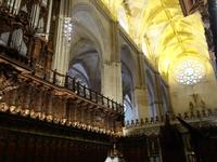  Kathedrale Santa Maria de la Sede mit ihrem bekannten Glockenturm Giralda in Sevilla (6)