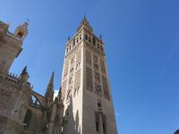  Kathedrale Santa Maria de la Sede mit ihrem bekannten Glockenturm Giralda in Sevilla (11)