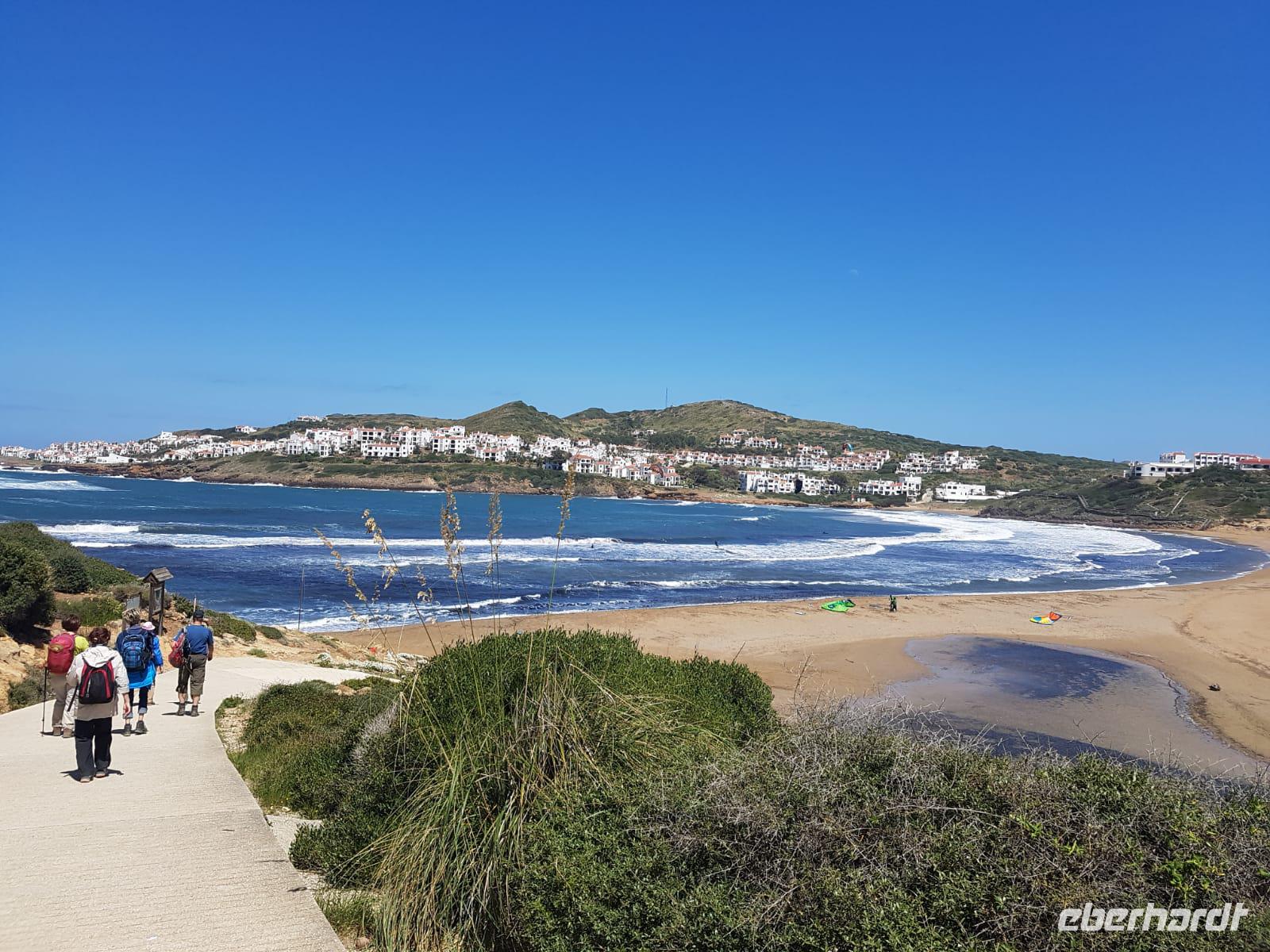 Der Ort Tirant liegt vor uns