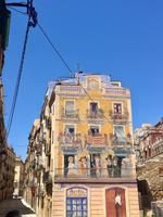 Bemalte Ha¨suerfassaden in Tarragona
