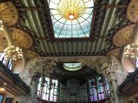 Detailreiche Decke mit Rosen im Palau