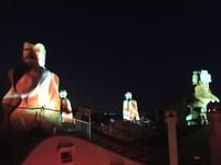 Lichtershow auf dem Dach Casa Battlo`