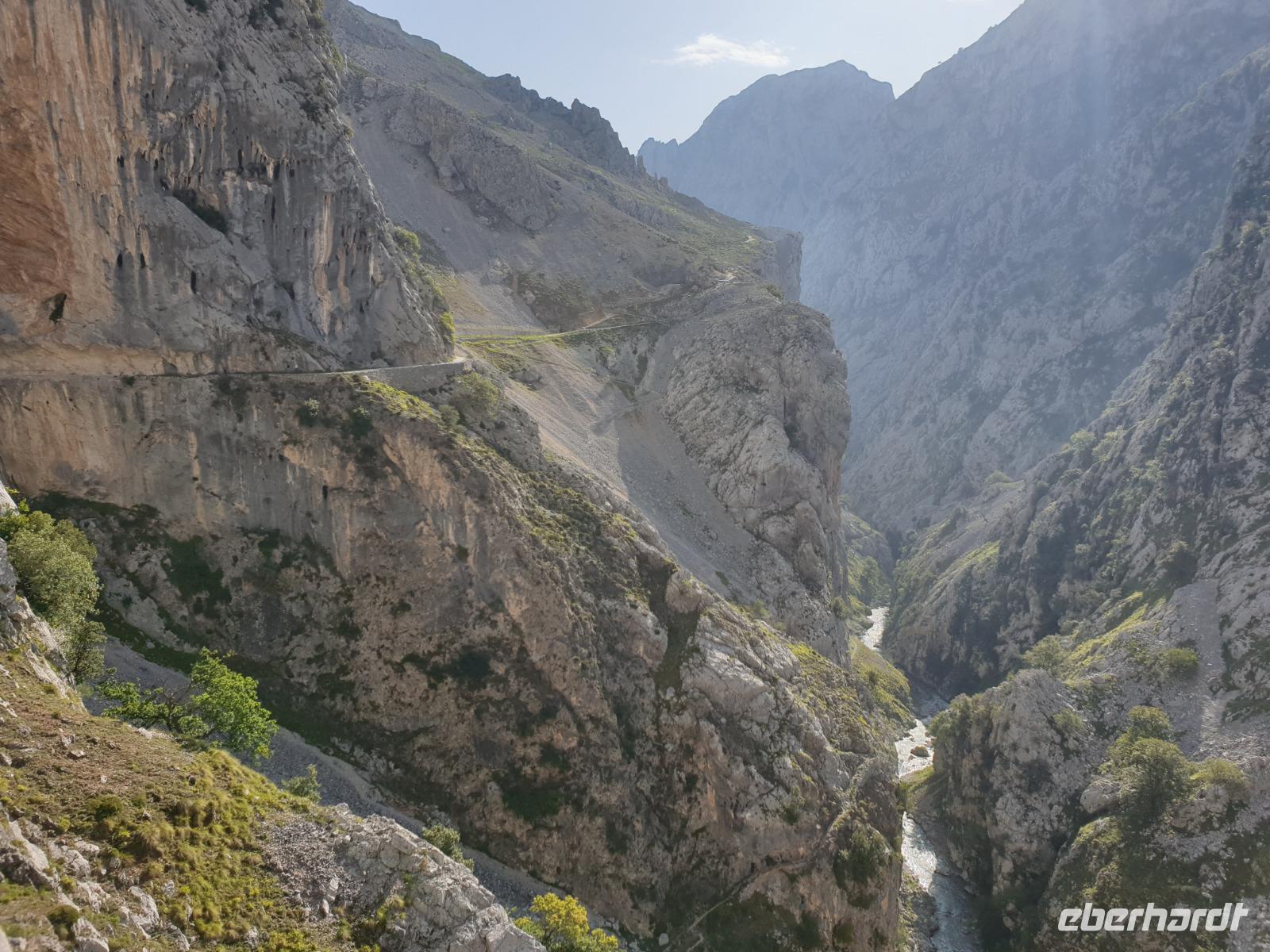 Wanderung auf der Ruta del Cares oder Cares Schlucht im Nationalpark Picos de Europa (37)