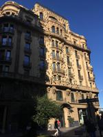 moderne Kunst an Häuserfassade