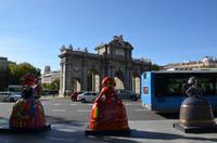 Meninas vorm Tor von Alcalá