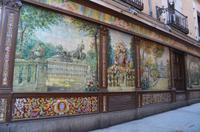 Restaurant mit wundervoll bemalten Wandfließen