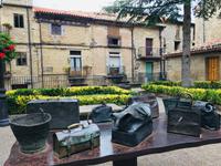 Skulptur neben der Kirche Laguardia
