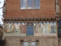 Fresco am Hauptgebäude des Krankenhauses de la Santa Creu i Sant Pau