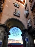 Torbögen mit Blick auf Plaza Mayor 