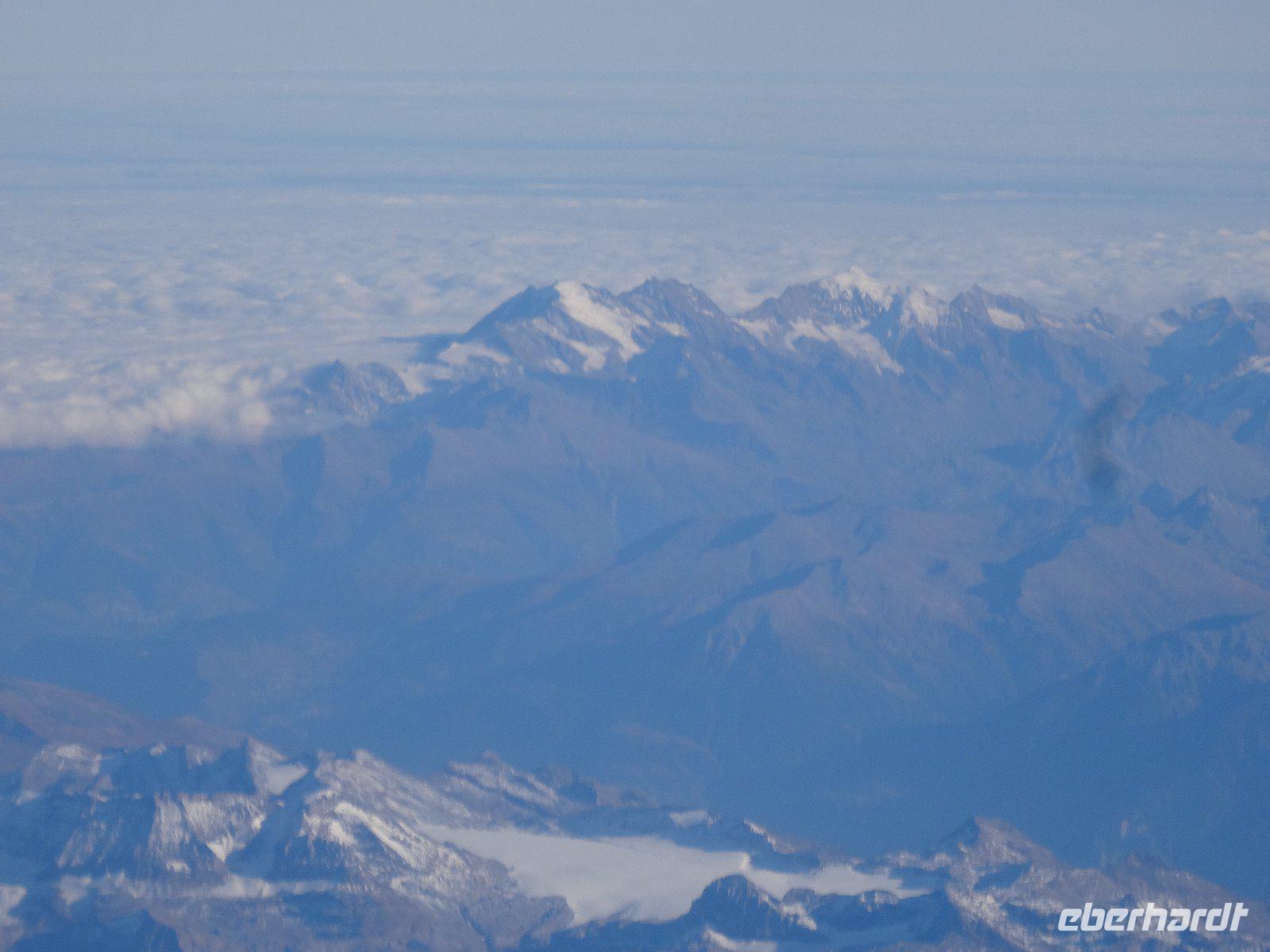 Flug über das Gebirge nach Spanien