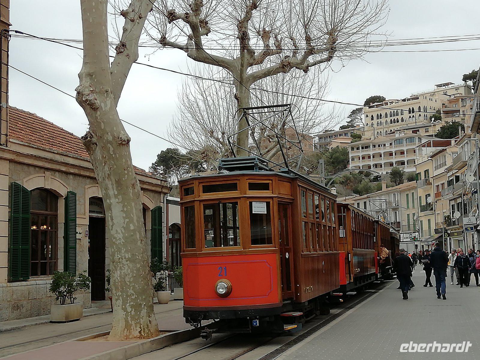 In Port de Soller erwartet uns die historische Straßenbahn