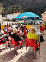 Tapas und Sonne genießen 