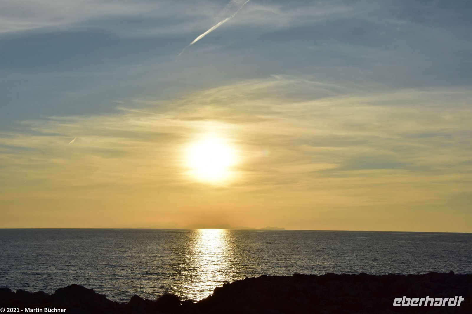 Wanderreise Menorca - Sonnenuntergang in Cala Blanca - Blick nach Mallorca