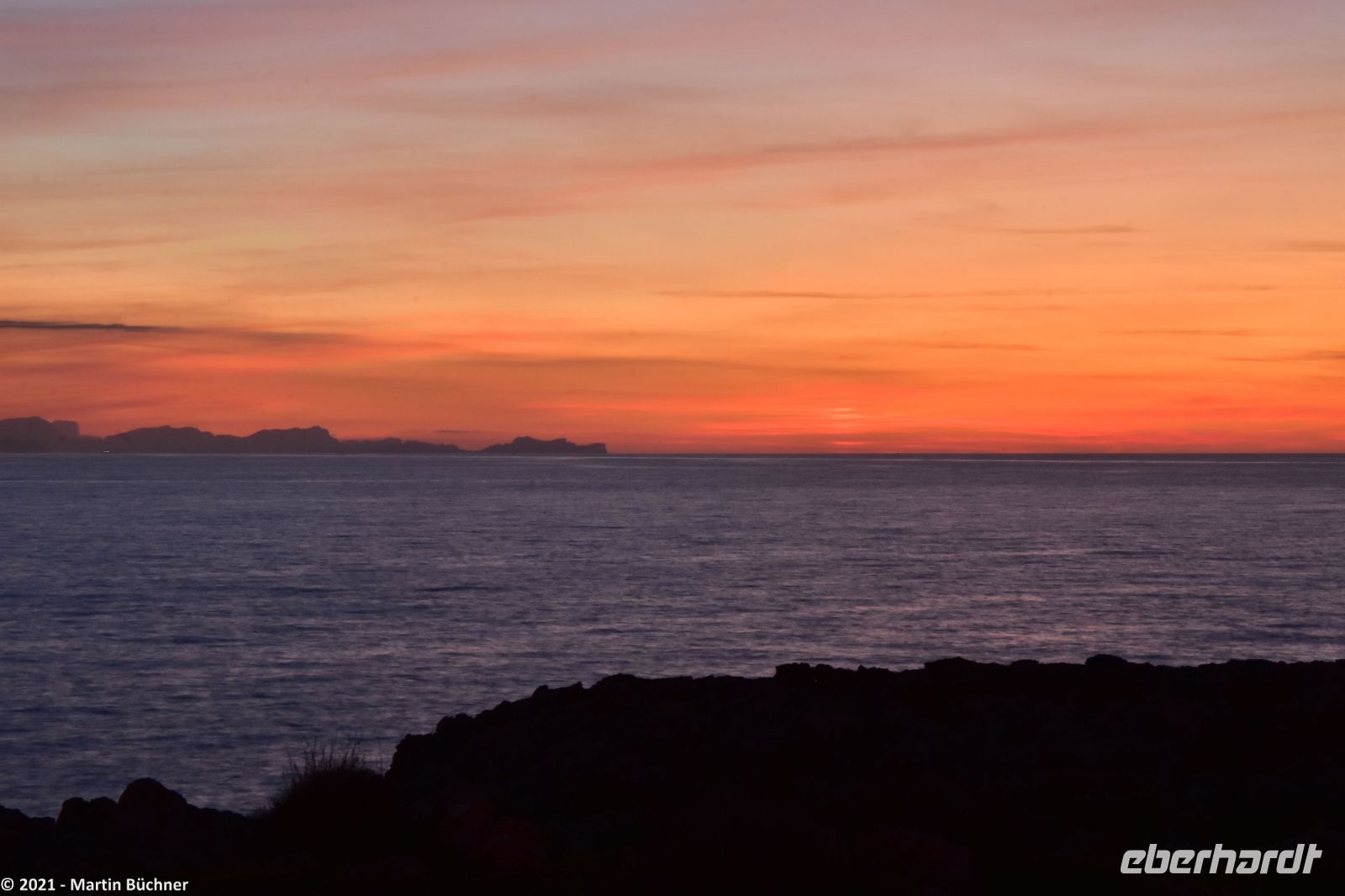 Wanderreise Menorca - Sonnenuntergang in Cala Blanca - Blick nach Mallorca - Cap de Formentor