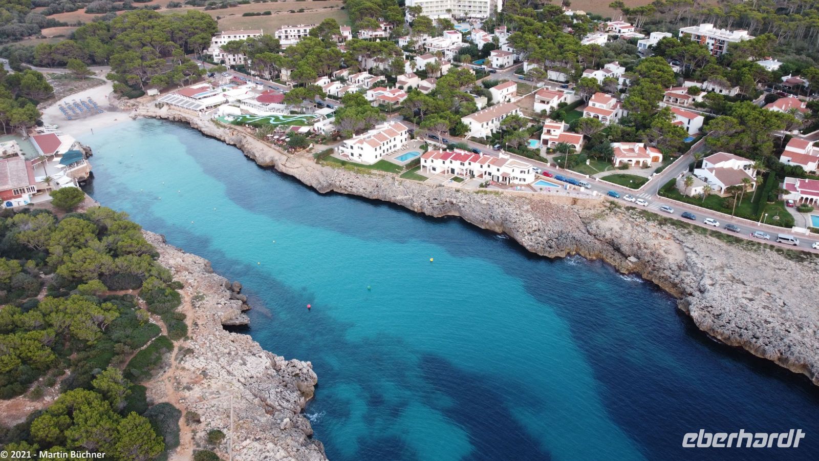 Wanderreise Menorca - Sonnenuntergang in Cala Blanca - Luftbild