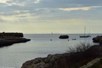 Wanderreise Menorca - Spaziergang in die alte menorquinische Hauptstadt Ciutadella - Blick nach Mallorca