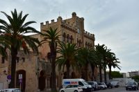 Wanderreise Menorca - Spaziergang in die alte menorquinische Hauptstadt Ciutadella - Das Rathaus