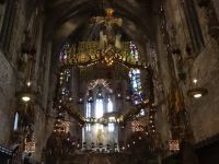 Palma - Kathedrale, Baldachin von Gaudi beleuchtet