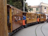 Fahrt mit der Straßenbahn durch Soller